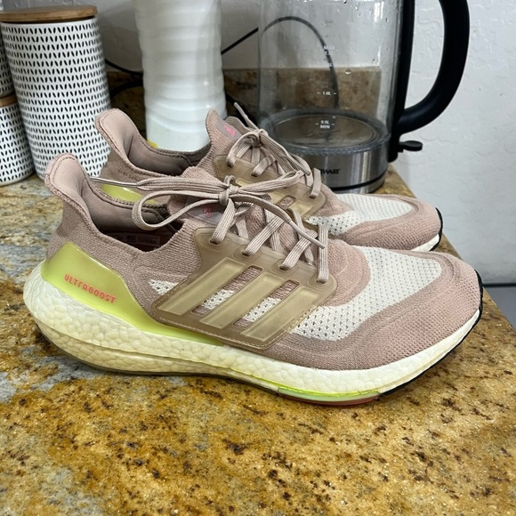 Adidas Ultraboost size 10 - Picture 1 of 9